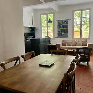 Appartement Beau 3 Pièces 83 M2 Au Coeur Du Centre Historique D'aix En Provence